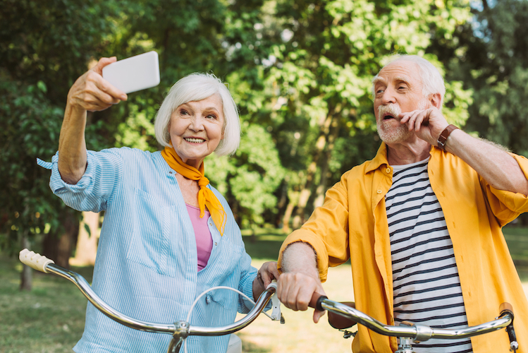 Easy Ways to Help Seniors with Technology